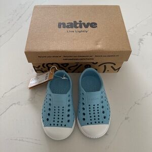 Native Light Blue Shows (size C4)